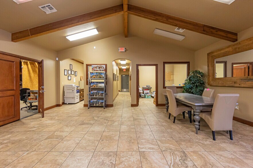 1302 SW Lee Blvd, Lawton, OK à louer - Photo intérieure - Image 3 de 16