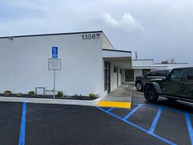 1306 W Avenue J, Lancaster, CA for lease - Building Photo - Image 2 of 2