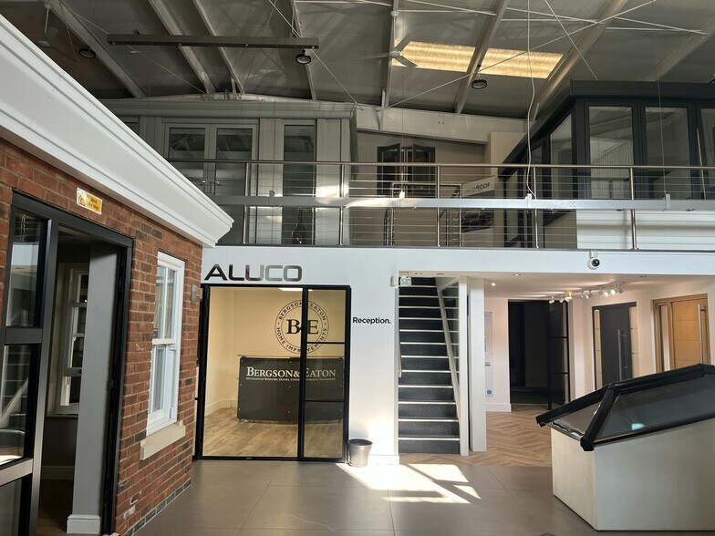 4-12 Kempson Clos, Aylesbury à louer - Photo du bâtiment - Image 2 de 16