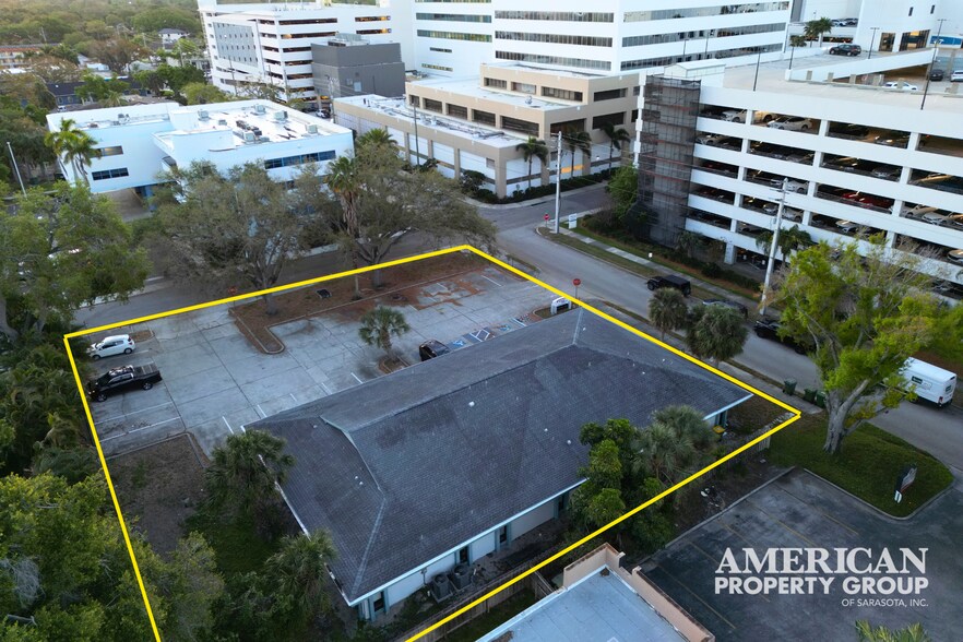 1895 Floyd St, Sarasota, FL à louer - Photo du bâtiment - Image 3 de 4