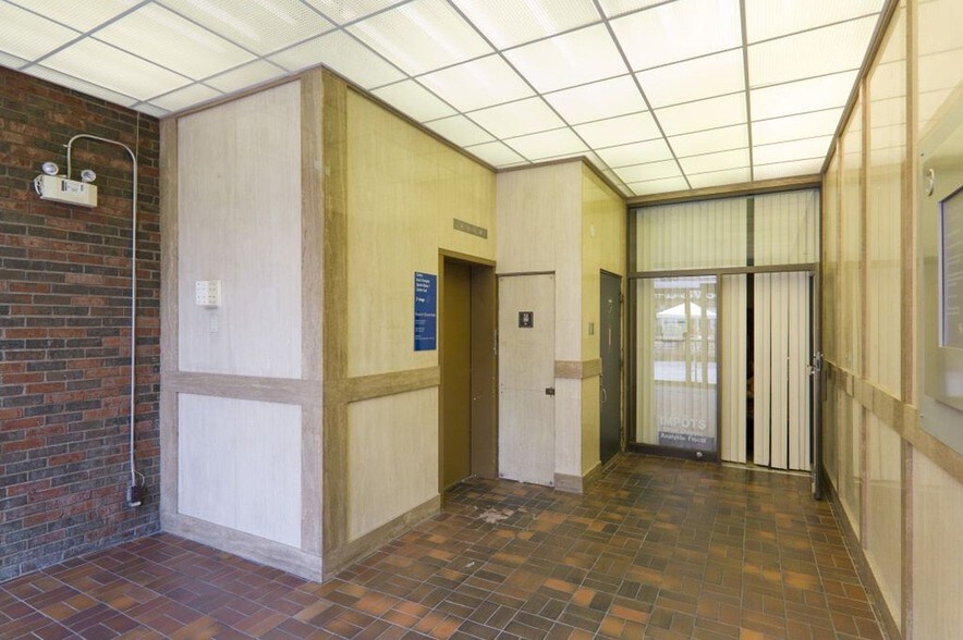 1250-1260 Rue Sainte-Catherine E, Montréal, QC à louer - Hall d’entrée - Image 2 de 4