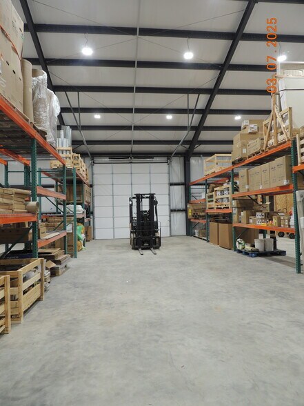 2307 Wade Cir S, Conroe, TX for sale - Interior Photo - Image 3 of 5