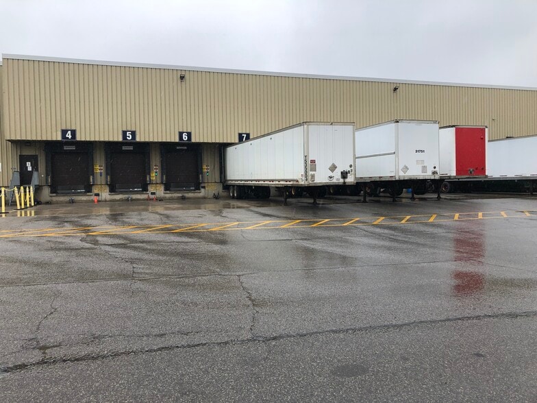 100 Alfred Kuehne Blvd, Brampton, ON for lease - Building Photo - Image 3 of 11