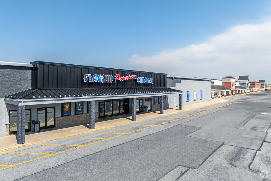 2-22 N Londonderry Sq, Palmyra, PA à louer - Photo du bâtiment - Image 1 de 8