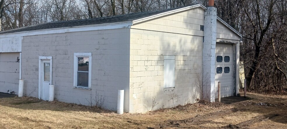 Two Commercial Bldgs on 154,649 portefeuille de 2 propriétés à vendre sur LoopNet.ca - Photo du bâtiment - Image 3 de 8