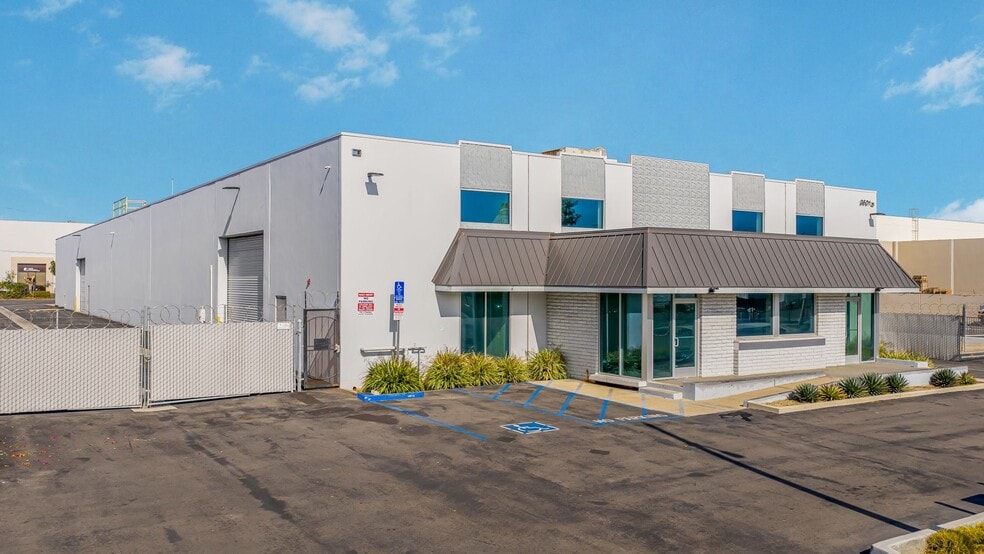 3601-3605 W Pendleton Ave, Santa Ana, CA for lease - Building Photo - Image 3 of 7