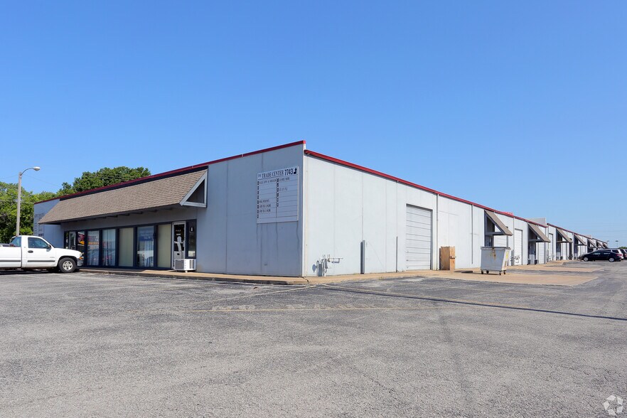 7739-7743 E 38th St, Tulsa, OK à louer - Photo du bâtiment - Image 3 de 3