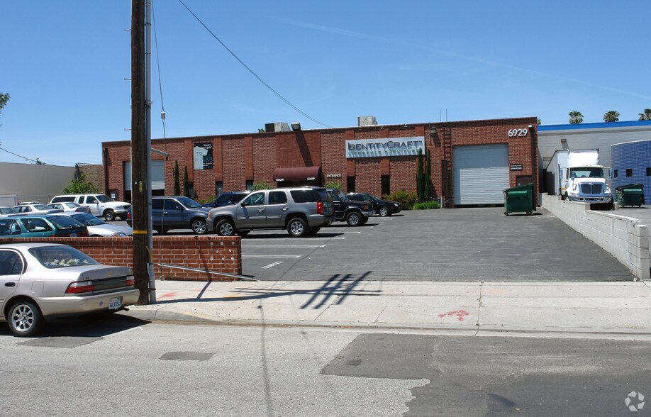6925-6929 Hayvenhurst Ave, Van Nuys, CA à louer - Photo du bâtiment - Image 2 de 3