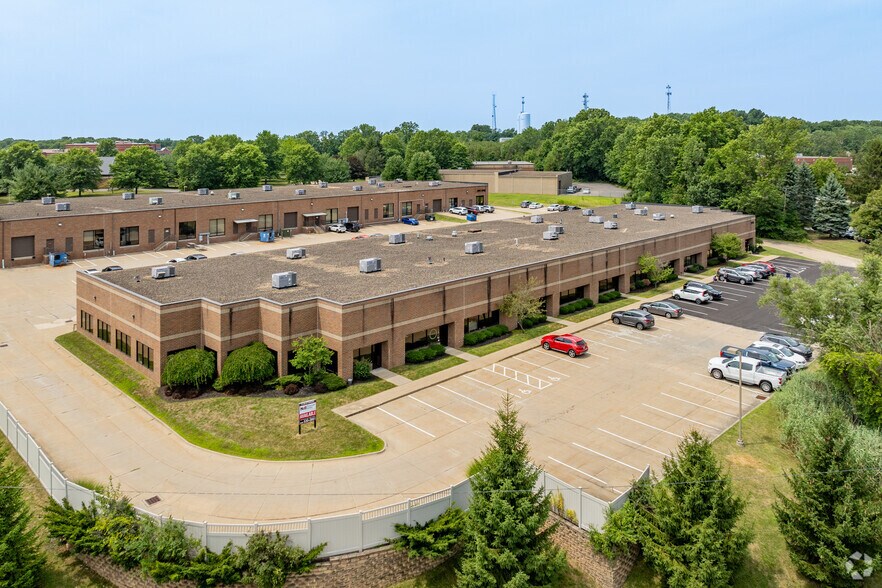 3755 Boettler Oaks Dr, Uniontown, OH à louer - Aérien - Image 2 de 14