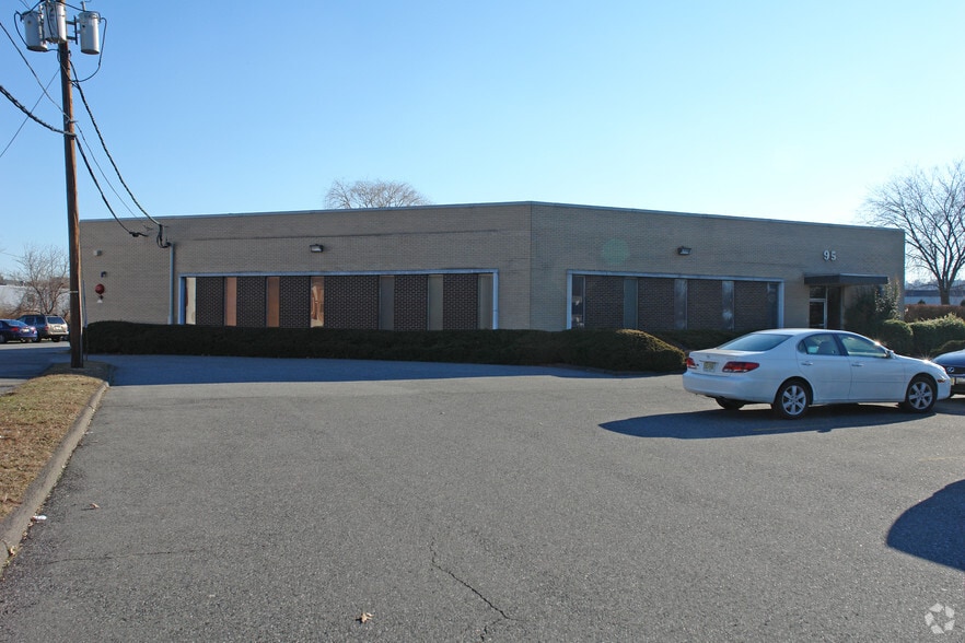 95 Cedar Ln, Englewood, NJ à louer - Photo du bâtiment - Image 2 de 4