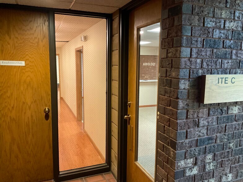 900 Ridge Rd, Munster, IN à louer - Photo du bâtiment - Image 2 de 11