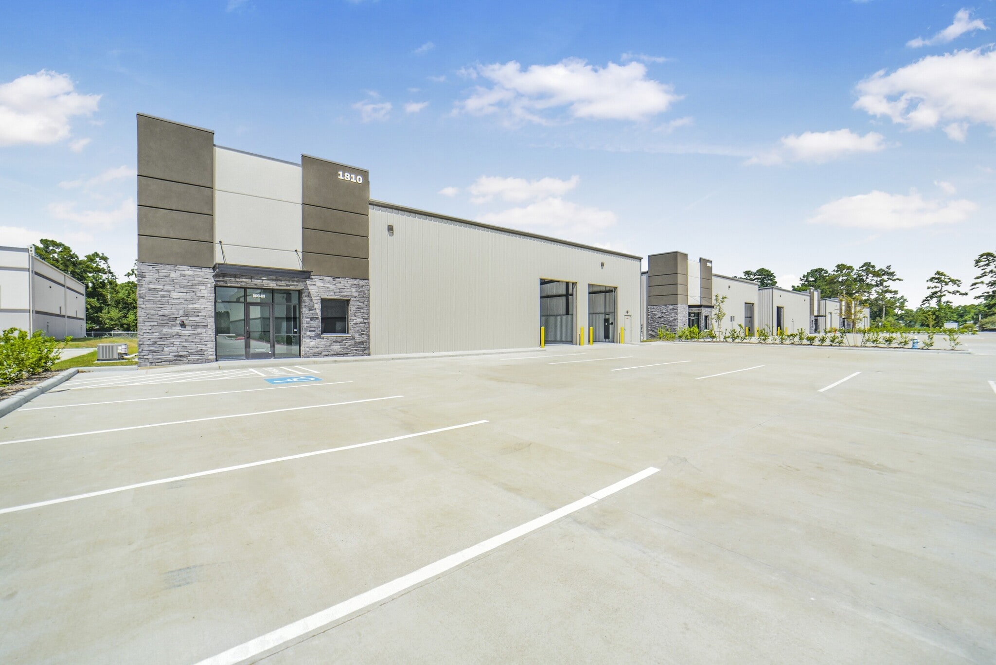 1800 Meadow Edge Ln, Spring, TX for lease Building Photo- Image 1 of 33