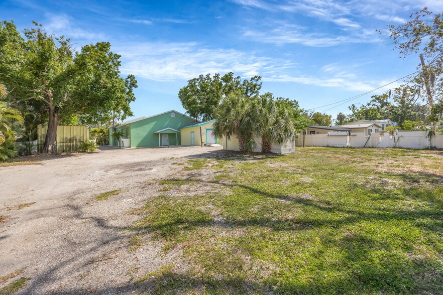 826 W Shell Point Rd, Ruskin, FL for sale - Building Photo - Image 2 of 20