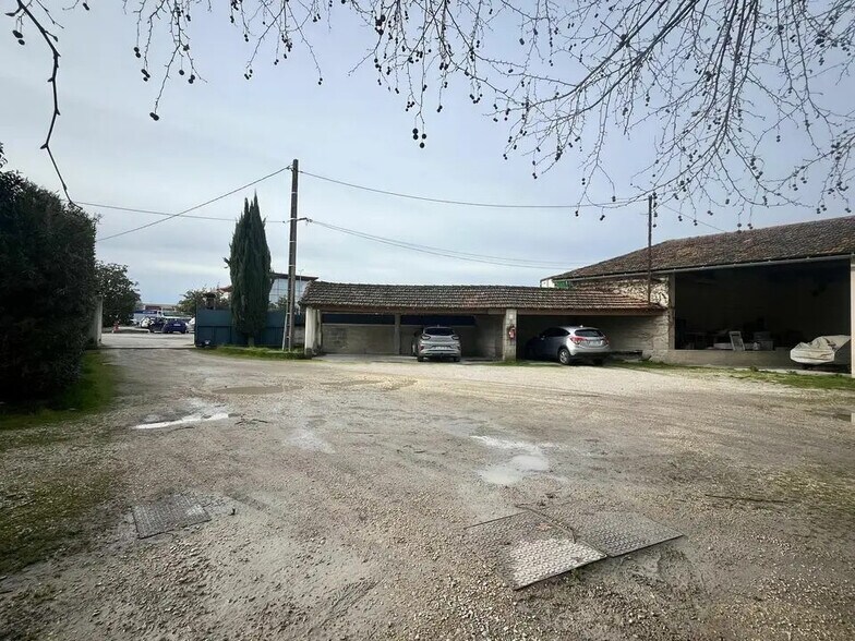 Flex in Châteaurenard for sale - Building Photo - Image 2 of 12