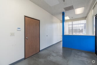 5405 Arrow Hwy, Montclair, CA à louer Photo intérieure- Image 1 de 3