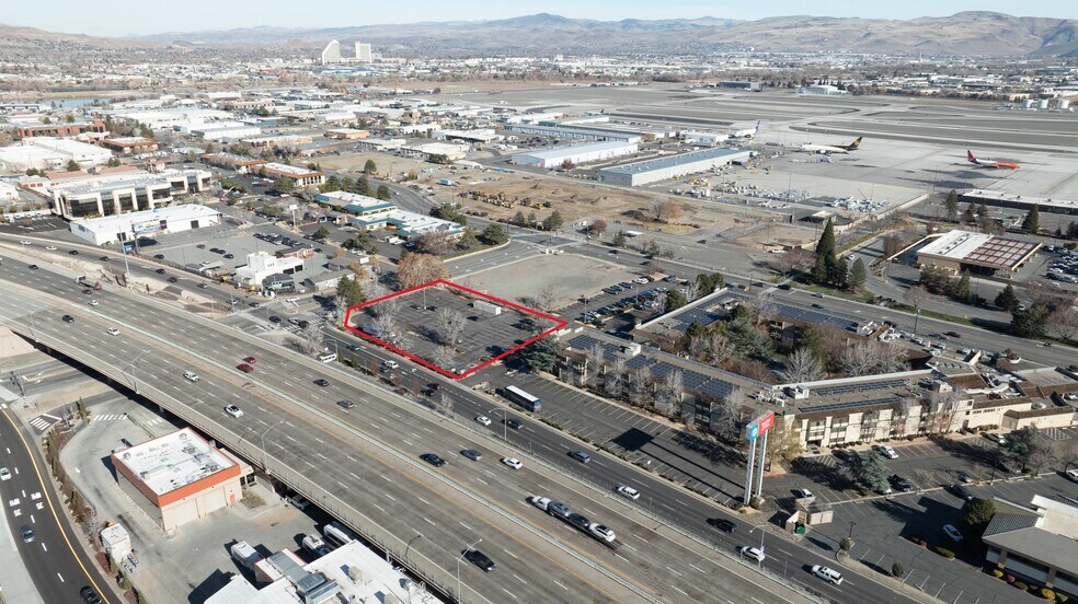 1535 Terminal Way, Reno, NV à louer - Photo du bâtiment - Image 2 de 5