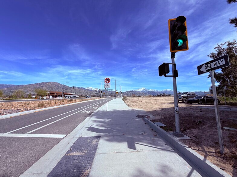 8024 3rd St, Highland, CA à vendre - Photo du bâtiment - Image 3 de 7