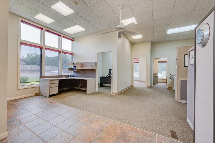 72 W Stafford Rd, Stafford Springs, CT à vendre - Photo du bâtiment - Image 3 de 11
