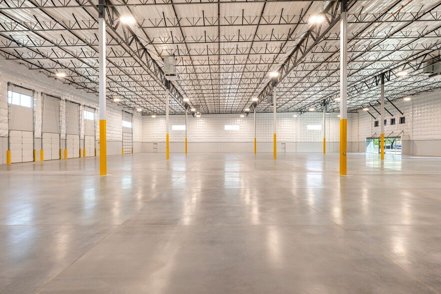 1800 E Sky Harbor Cir N, Phoenix, AZ for lease - Building Photo - Image 3 of 5