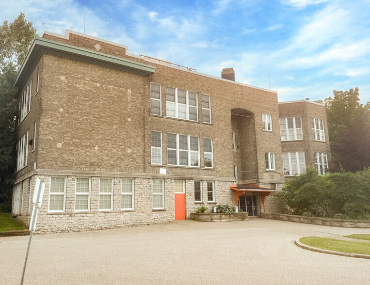 21 Wharncliffe Rd S, London, ON à vendre - Photo du bâtiment - Image 2 de 6