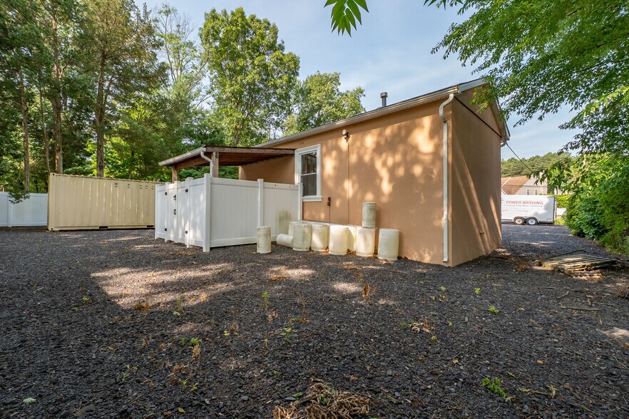 33 Bordentown Tpke, Jamesburg, NJ à vendre - Photo du bâtiment - Image 3 de 17