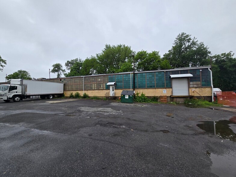 2 Whitehead rd, Hamilton, NJ for lease - Primary Photo - Image 1 of 7