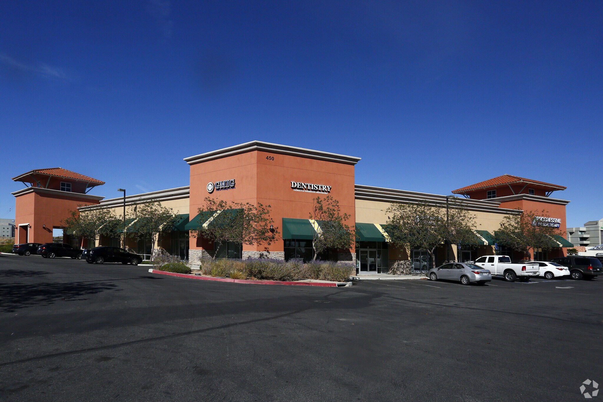 450 W Palmdale Blvd, Palmdale, CA for lease Primary Photo- Image 1 of 8