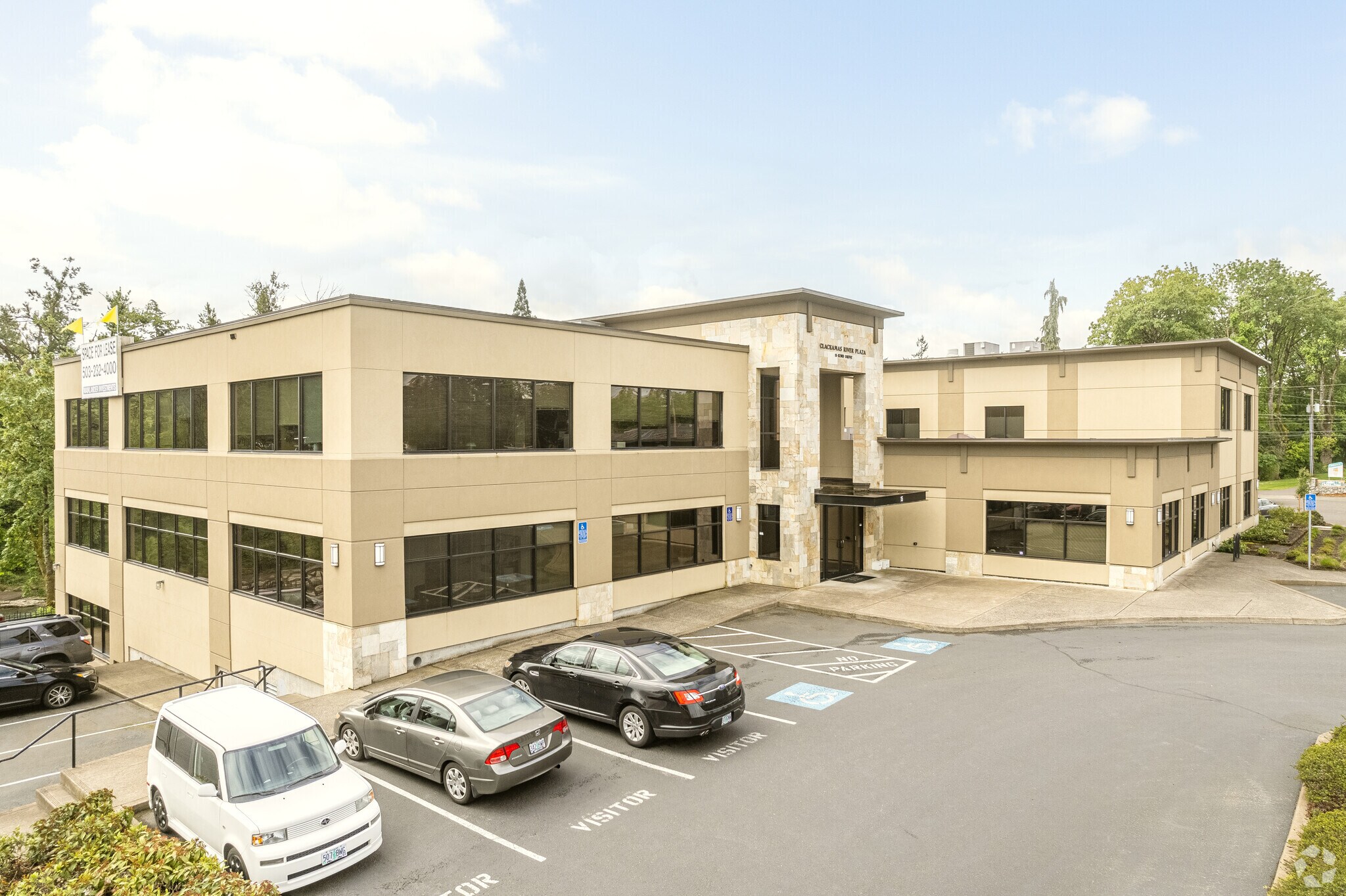 15 82nd Dr, Gladstone, OR à louer Photo principale- Image 1 de 6