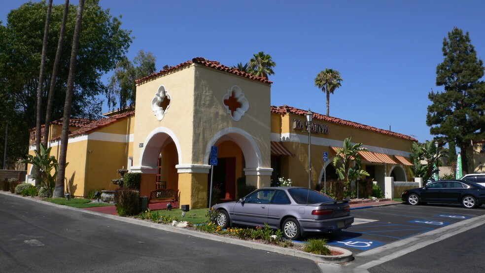 2498 Erringer Rd, Simi Valley, CA à louer - Photo du bâtiment - Image 3 de 8