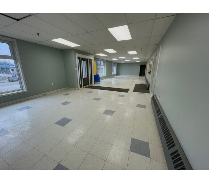 115 Centennial Rd, Shelburne, ON à louer - Photo du bâtiment - Image 2 de 7