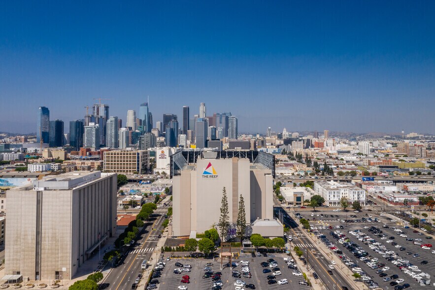 1933 S Broadway, Los Angeles, CA à louer - Photo du bâtiment - Image 3 de 5