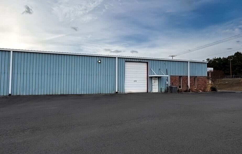 2362 S Pine St, Spartanburg, SC for lease - Building Photo - Image 3 of 13