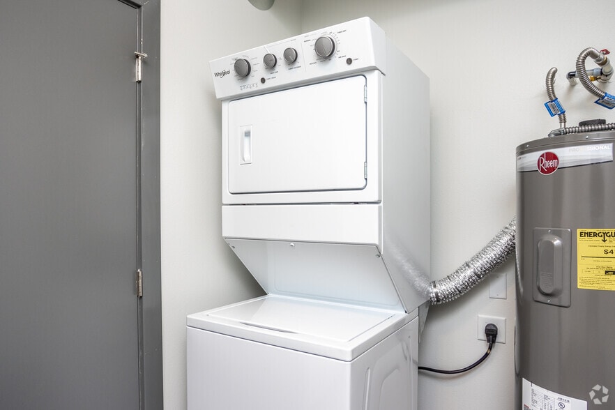 1261 8th St, West Des Moines, IA for lease - Interior Photo - Image 3 of 29