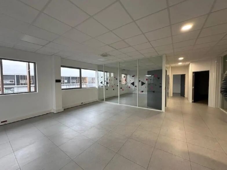 Local d'activités dans Collégien à vendre - Photo intérieure - Image 2 de 10