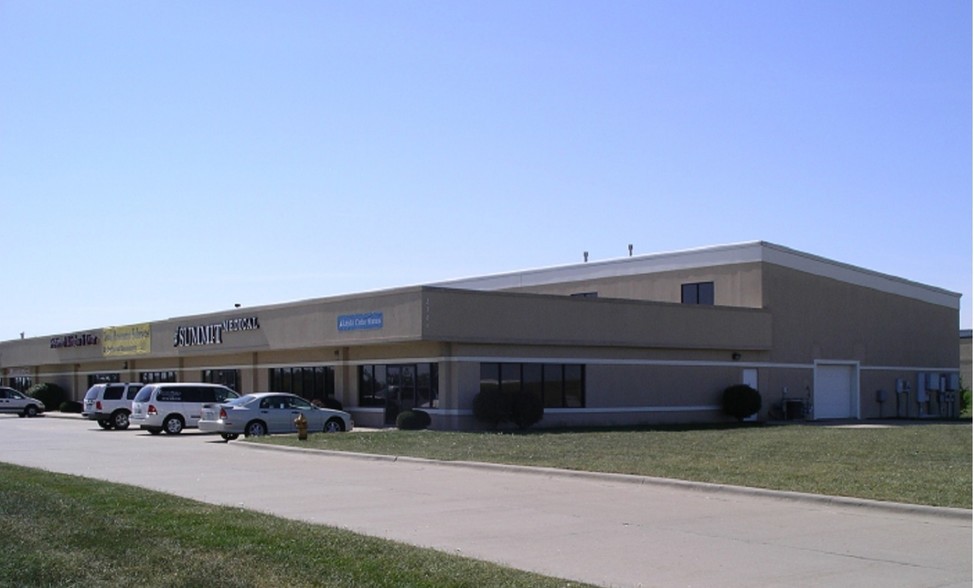 2321 NE Independence Ave, Lees Summit, MO for lease - Building Photo - Image 3 of 9