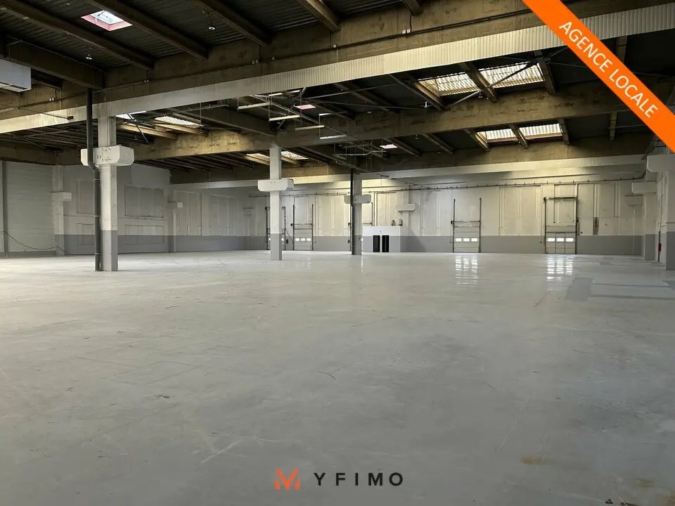 Industrial in Saint-Ouen-l'Aumône for lease Interior Photo- Image 1 of 4