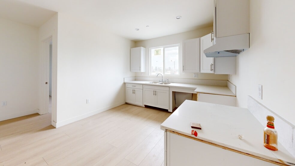 8717 S Central Ave, Los Angeles, CA à vendre - Numérisation 3D de Matterport - Image 3 de 20