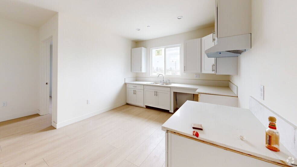 8717 S Central Ave, Los Angeles, CA à vendre - Numérisation 3D de Matterport - Image 3 de 20
