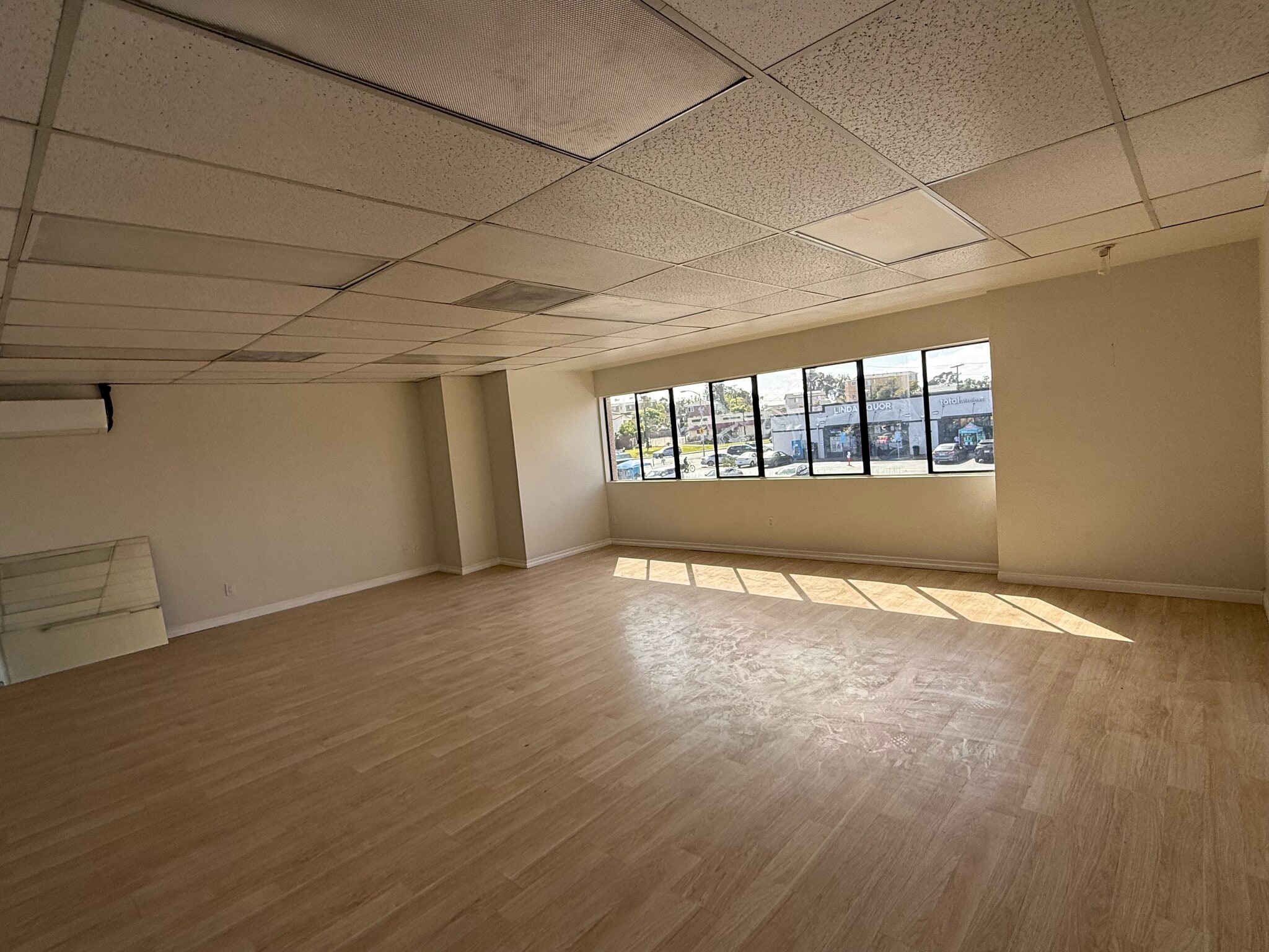6959 Linda Vista Rd, San Diego, CA à louer Photo intérieure- Image 1 de 11