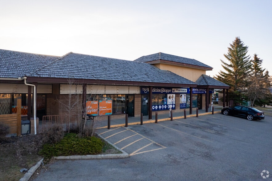 555 Hawkwood Blvd NW, Calgary, AB for sale - Building Photo - Image 2 of 7