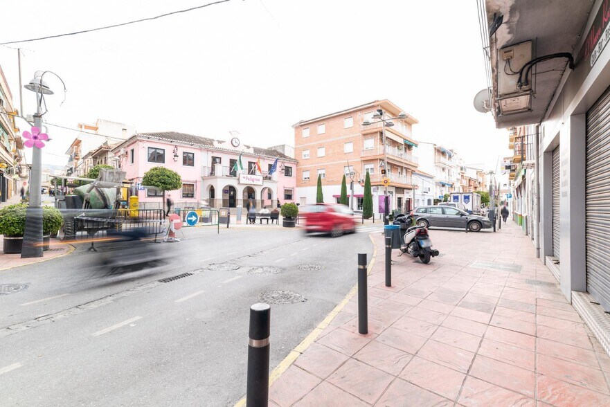 Avenida de la Fuente, 1, Peligros, Granada à vendre - Photo du bâtiment - Image 3 de 10