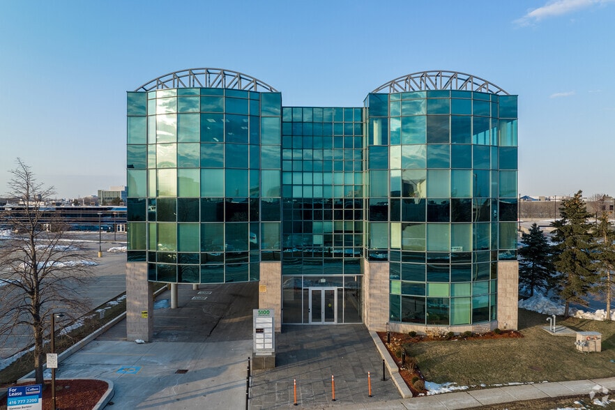 5100 Orbitor Dr, Mississauga, ON à louer - Photo du bâtiment - Image 2 de 12