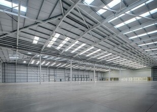 87 James Kearns Av, Rochdale for lease Interior Photo- Image 1 of 4