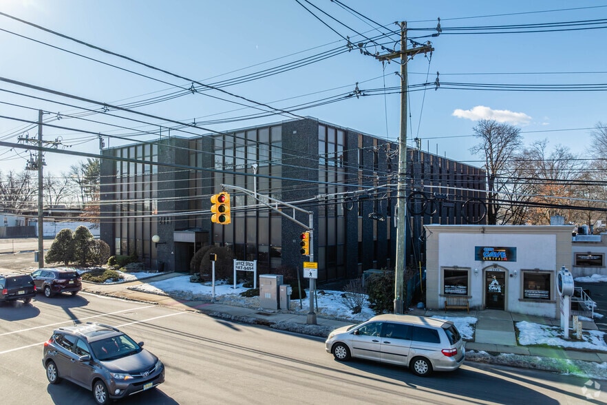 2444 Morris Ave, Union Township, NJ for lease - Building Photo - Image 2 of 13