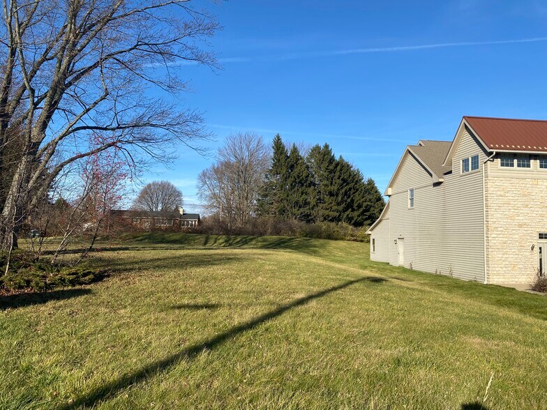 4601 Everhard Rd NW, Canton, OH à vendre - Photo du bâtiment - Image 2 de 21