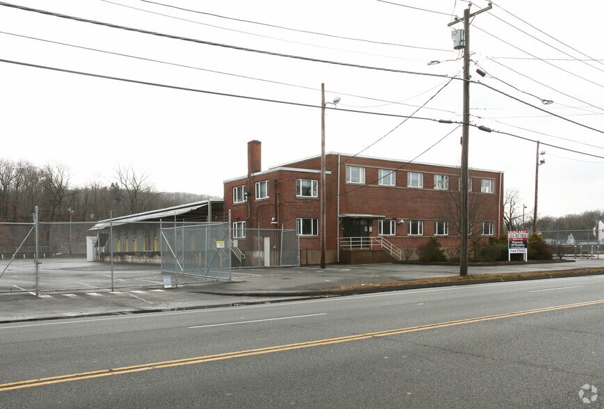 15 Middletown Ave, North Haven, CT à vendre - Photo du bâtiment - Image 2 de 5