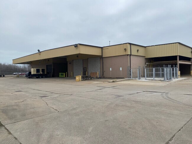 Plus de détails pour 25325-25371 Henry B Joy Blvd, Harrison Township, MI - Industriel à louer