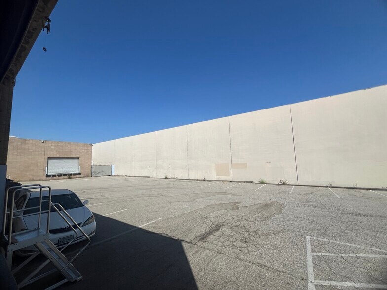 938-940 S Vail Ave, Montebello, CA à louer - Photo du bâtiment - Image 2 de 13