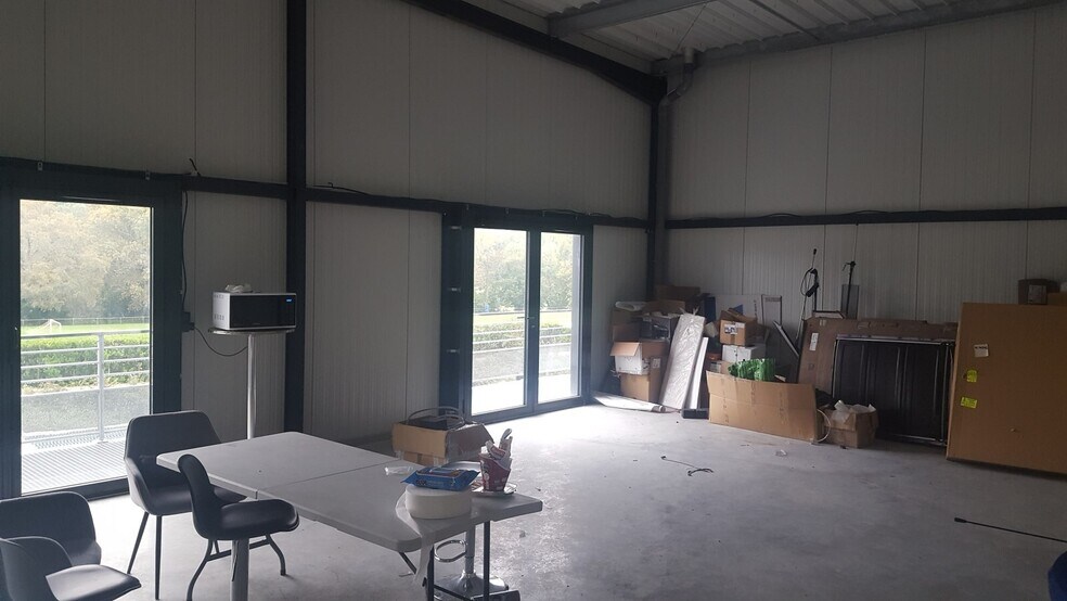 Flex dans Montussan à louer - Photo du bâtiment - Image 3 de 4