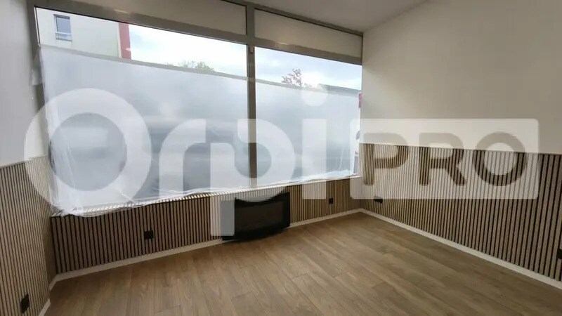 Retail in Savigny-sur-Orge for lease Interior Photo- Image 1 of 6